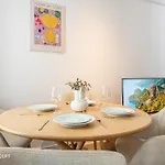 Апартаменти Spacious 513 *